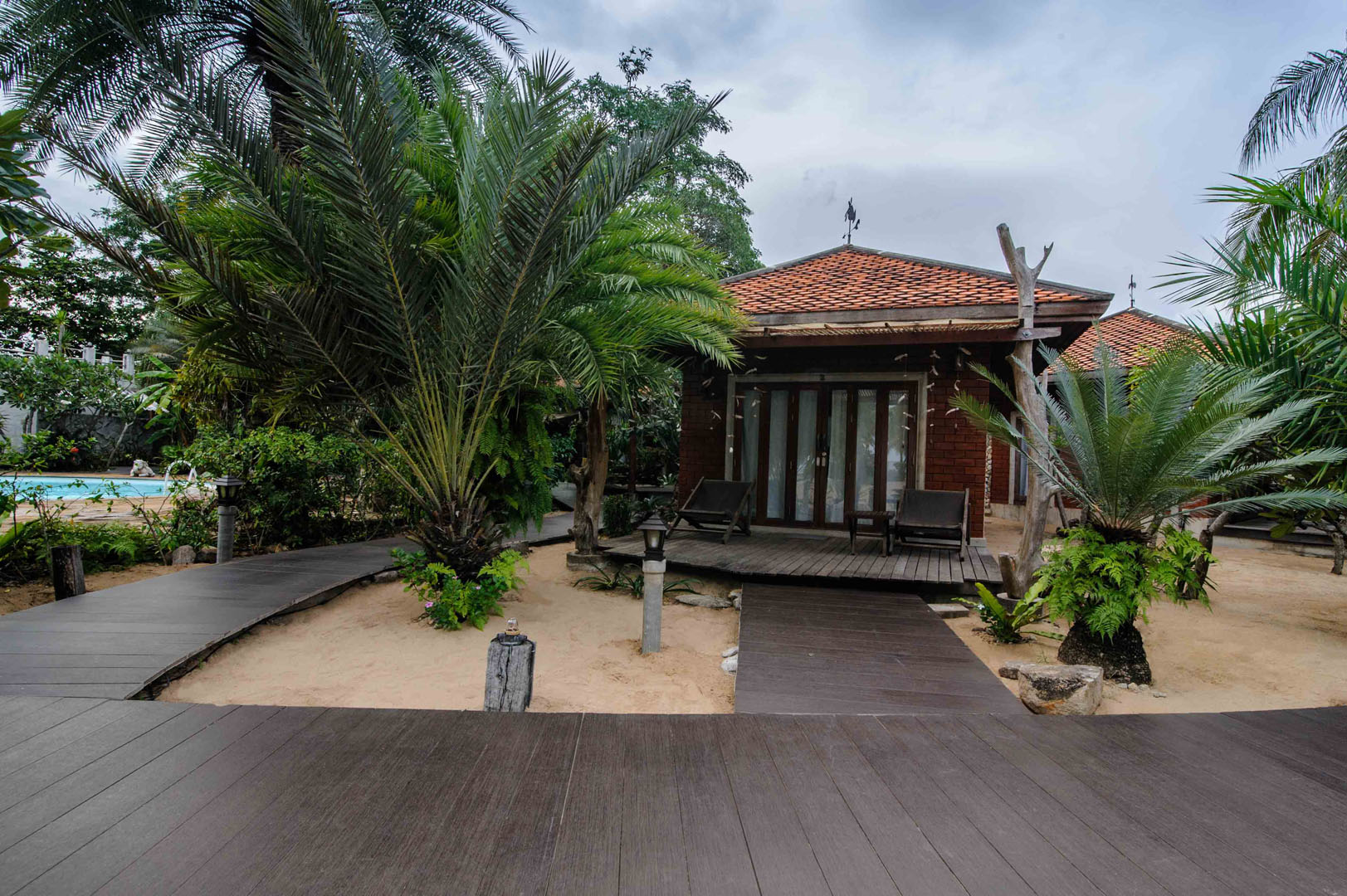 scg-floor-plank-t-clip-oak-brown-rachavadee-bankrut-resort-01